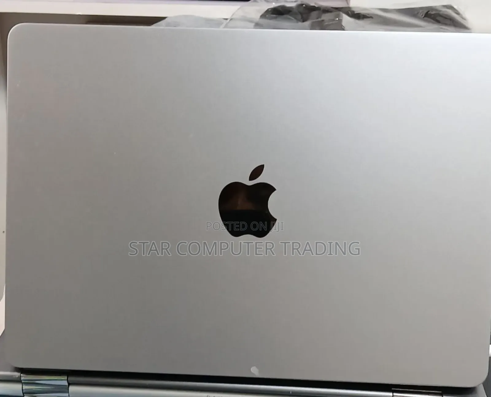 New Laptop Apple MacBook Air 2022 M2 8GB Apple M2 SSD 256GB