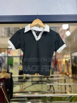 Photo - Polo Crop Top