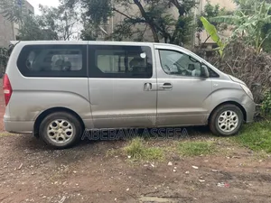 Photo - Hyundai Starex 2012 Silver