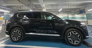 Photo - Hyundai Santa Fe 2023 Matt Black