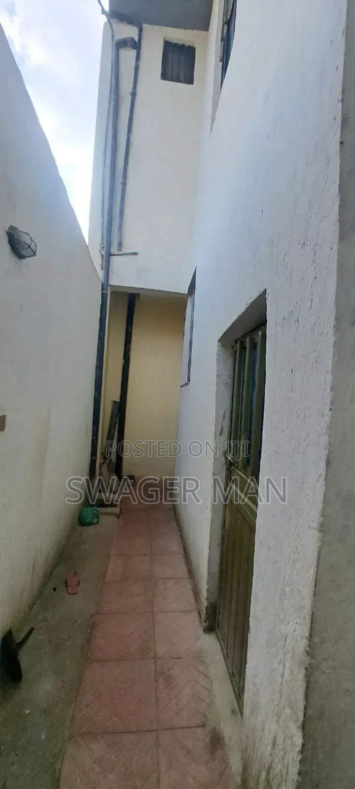 Furnished 7bdrm Townhouse/Terrace in Tafo, Yeka for sale