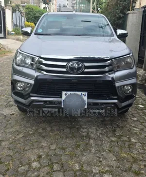 Photo - Toyota Hilux 2019 Silver