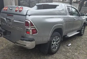 Toyota Hilux 2019 Silver