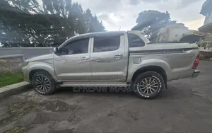 Toyota Hilux 2013 Gold
