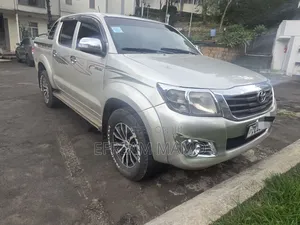 Toyota Hilux 2013 Gold