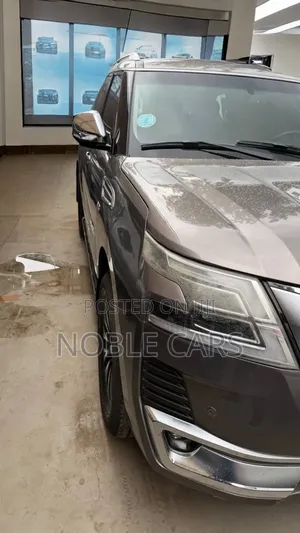 Photo - Nissan Patrol 2017 Gold