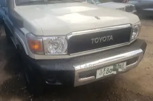 Toyota Land Cruiser 2015 White