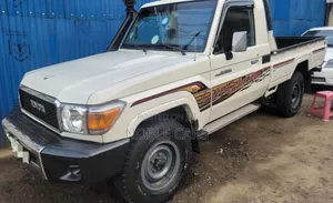 Toyota Land Cruiser 2015 White