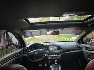 Photo - Hyundai Avante 2017 Gold