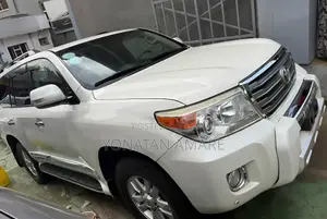 Photo - Toyota Land Cruiser 2015 White