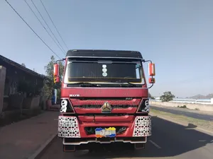 Photo - Sinotruk Howo 2015 Red