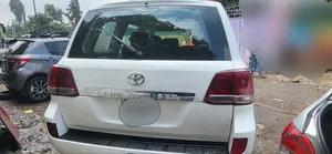 Toyota Land Cruiser 2012 White