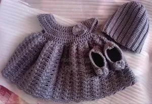 ለአራስ ልጄ የሚሆን የሹራብ ቀሚስ