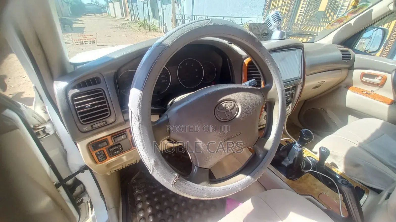 Toyota Land Cruiser 2000 White