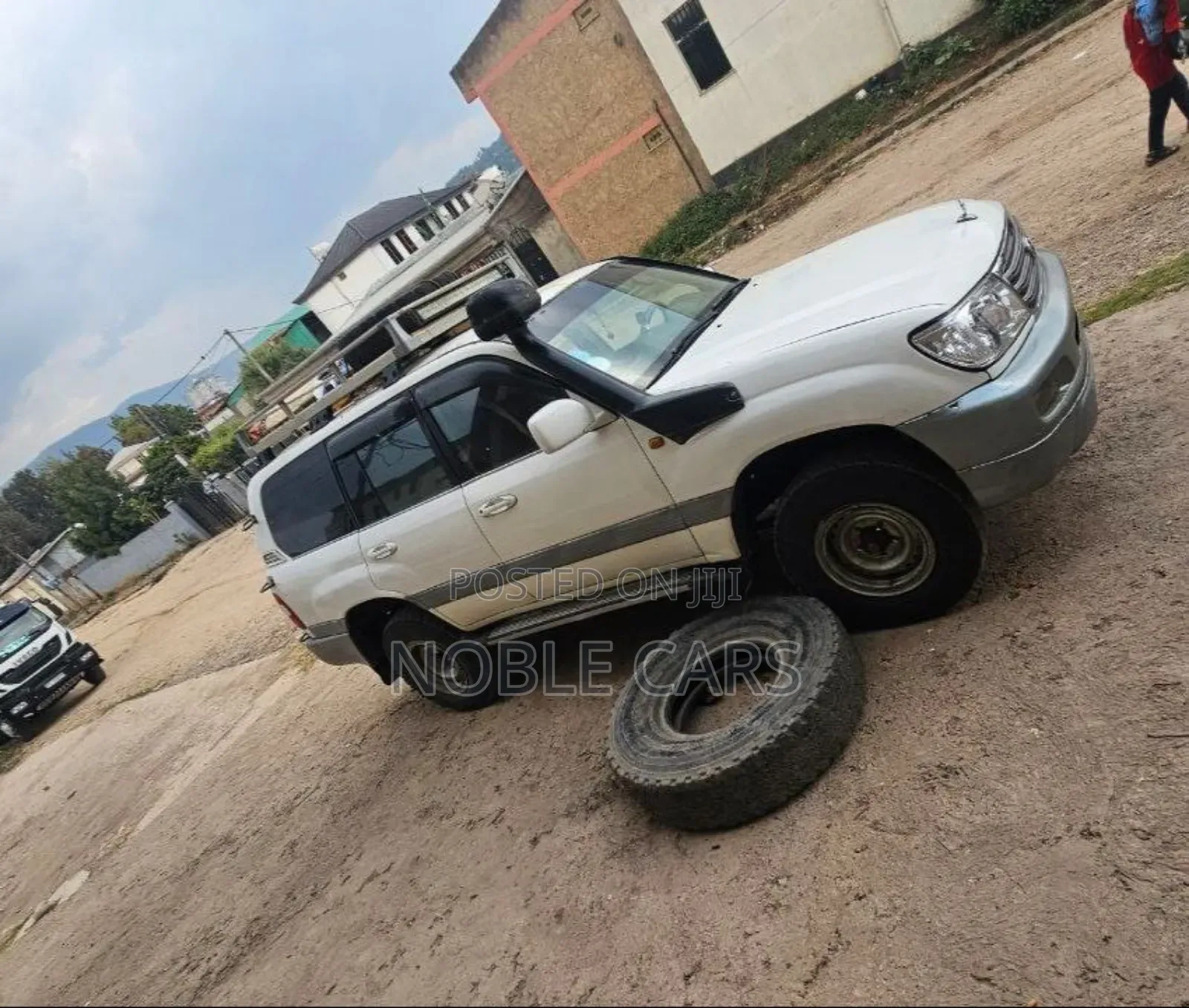 Toyota Land Cruiser 2000 White