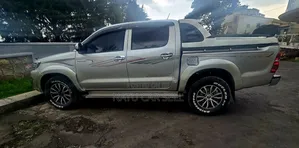 Toyota Hilux 2014 Silver