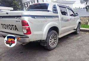 Toyota Hilux 2014 Silver