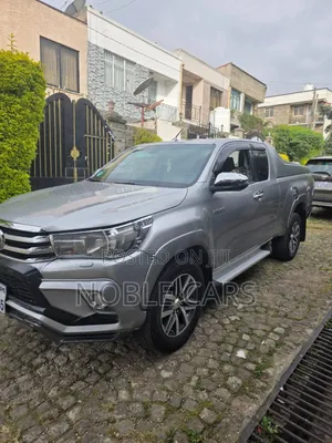 Toyota Hilux 2020 Gold