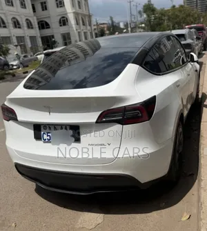 Tesla Model Y 2022 Ivory