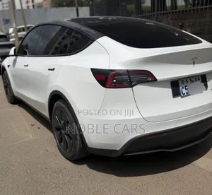 Tesla Model Y 2022 Ivory
