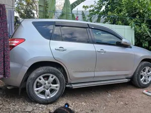Toyota RAV4 2010 Silver