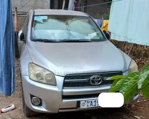 Photo - Toyota RAV4 2010 Silver