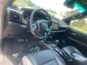 Toyota Hilux 2020 Gold