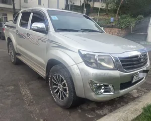 Toyota Hilux 2013 Silver