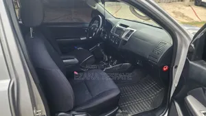 Toyota Hilux 2014 Silver
