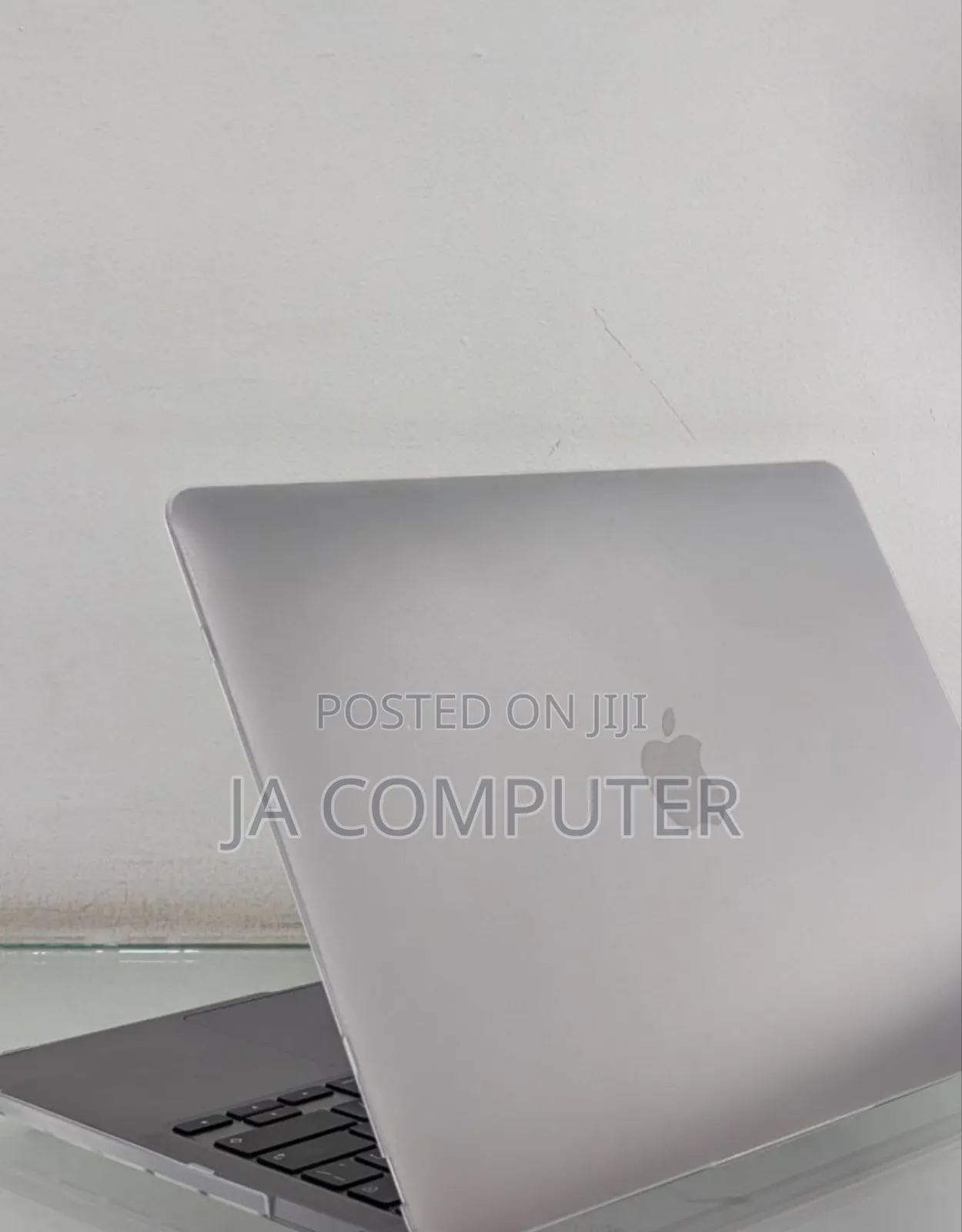 New Laptop Apple MacBook Pro 2020 M1 8GB Apple M1 SSD 256GB