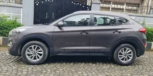 Hyundai Tucson 2018 Pink