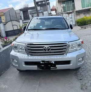Photo - Toyota Land Cruiser 2016 Silver