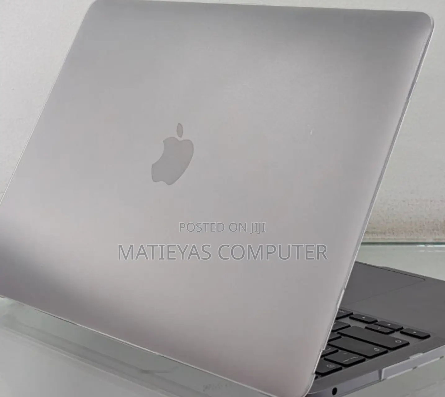 New Laptop Apple MacBook Pro 2020 M1 8GB Apple M1 SSD 256GB