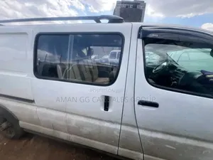 Toyota HiAce 2005 White