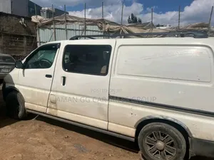Toyota HiAce 2005 White
