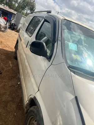 Toyota HiAce 2005 White