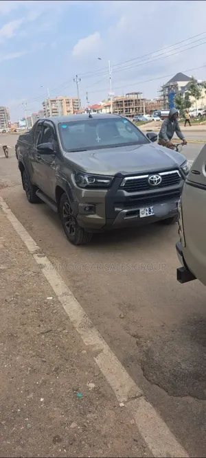 Toyota Hilux 2020 Gray