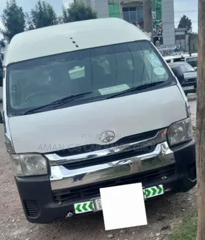 Toyota HiAce 2016 White