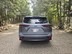 Toyota Highlander Hybrid 2024 Gray
