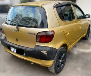 Toyota Yaris 1.0 1999 Yellow