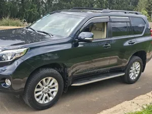 Photo - Toyota Land Cruiser Prado 2016 Matt Black