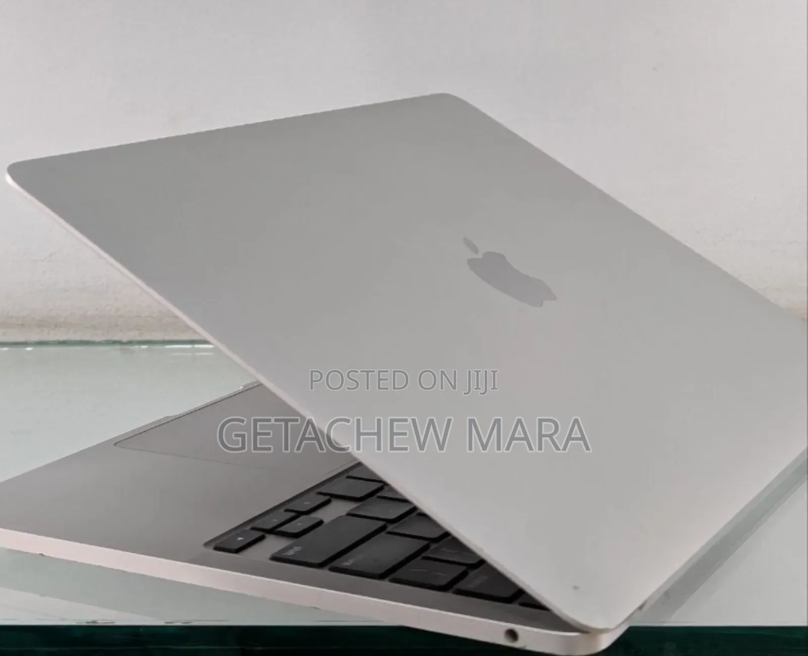 New Laptop Apple MacBook 2020 8GB Apple M2 SSD 256GB