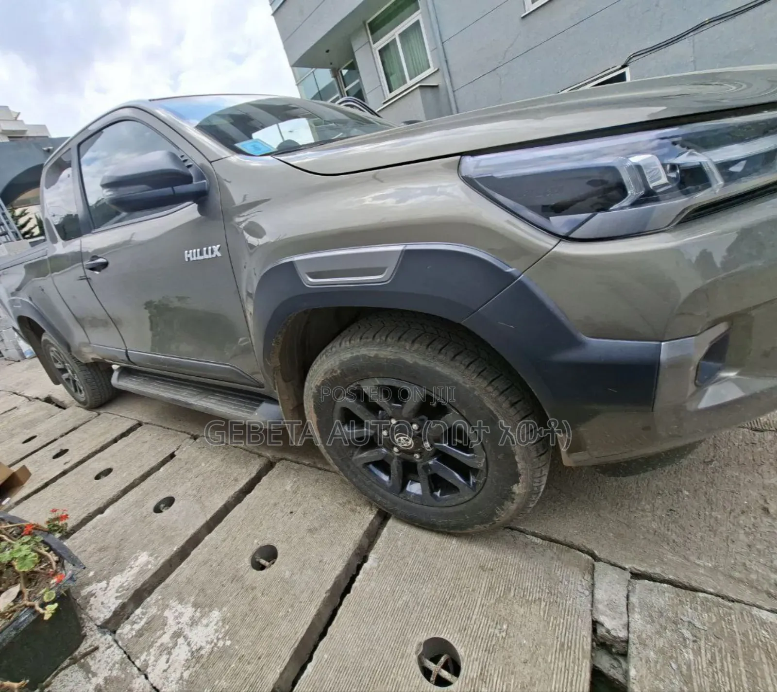 Toyota Hilux 2023 Silver