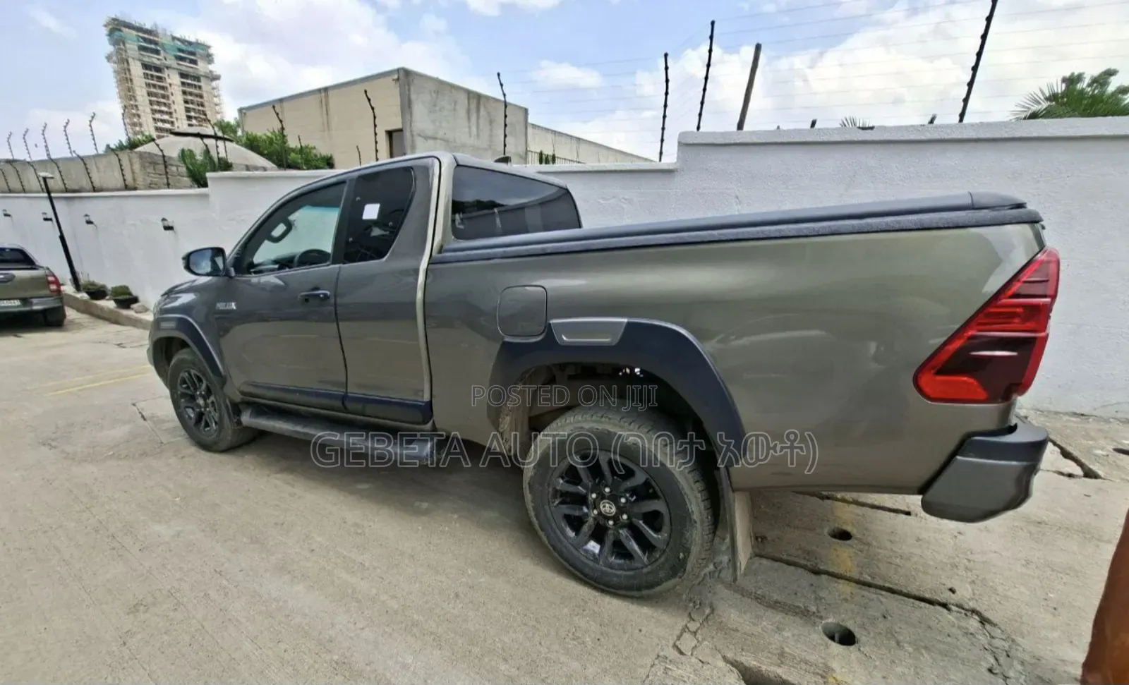 Toyota Hilux 2023 Silver
