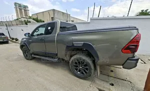 Toyota Hilux 2023 Silver