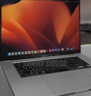 New Laptop Apple MacBook Pro 2019 16GB Intel Core I7 SSD 512GB