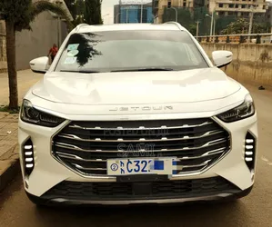 Photo - Jetour X70 Plus 1.6 7-Seater FWD 2022 White