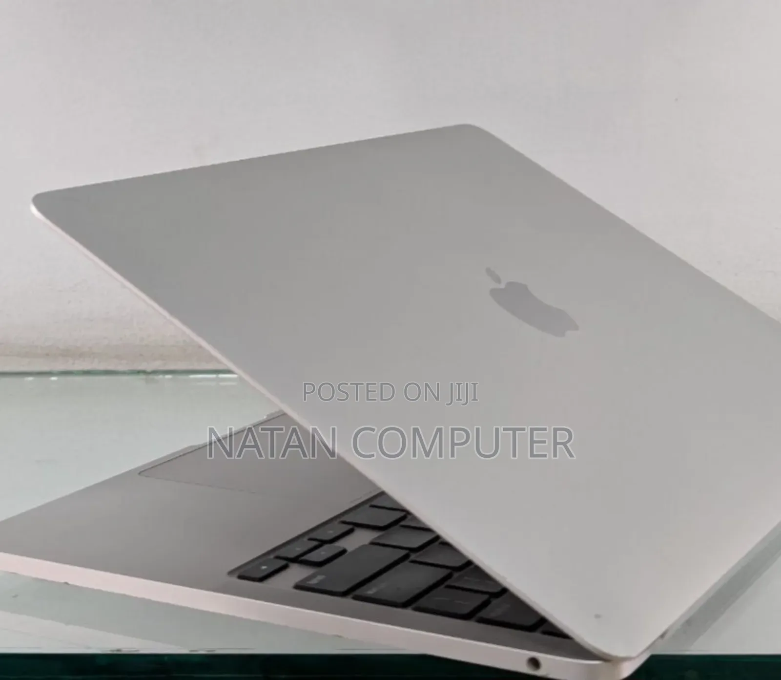 New Laptop Apple MacBook Pro 2022 M2 8GB Apple M2 SSD 256GB