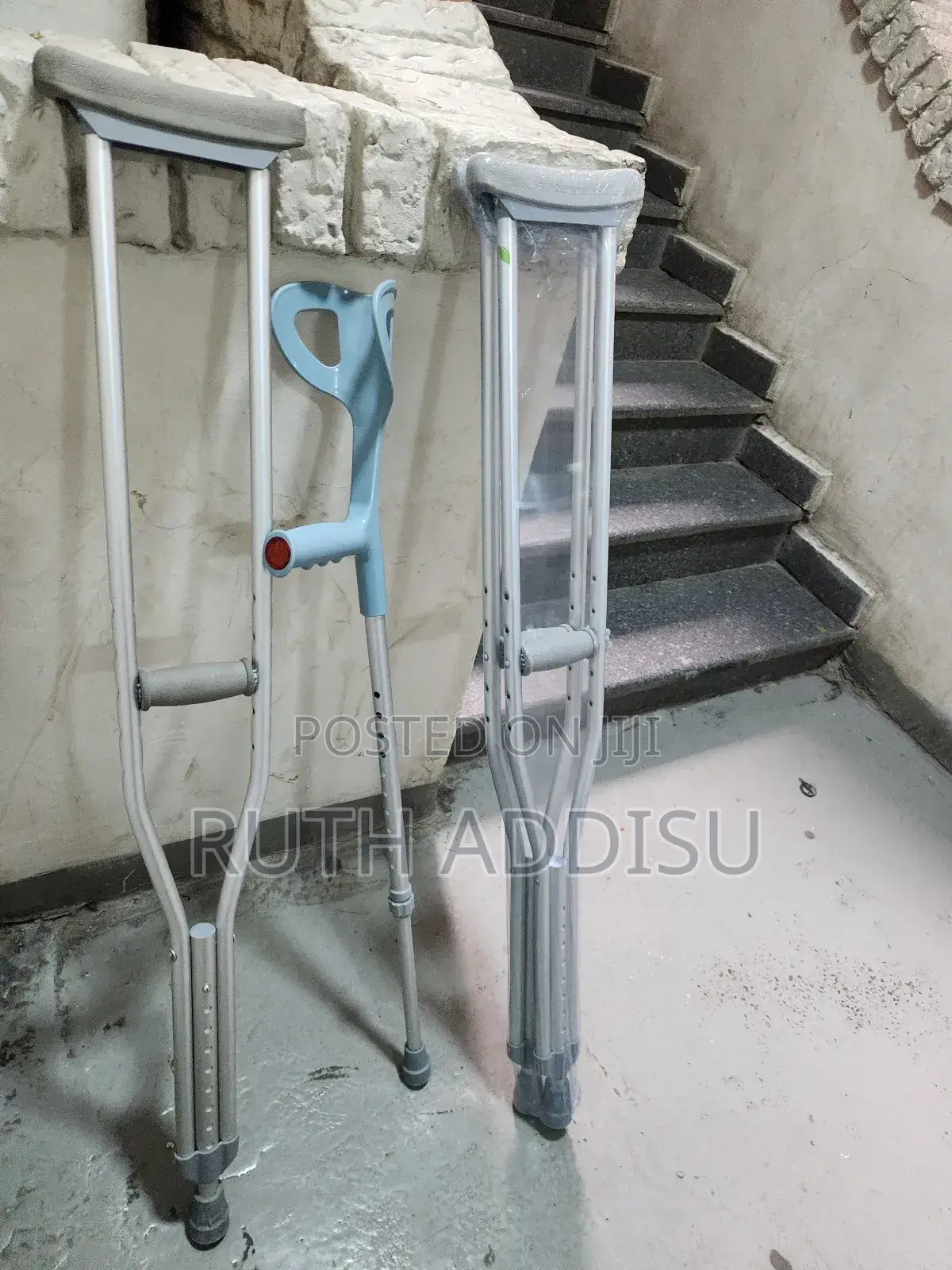 Elbow and Axillary Bilateral Crutches麵包crutches韙我crutches川劇crutches