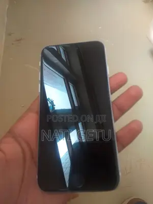 Photo - Apple iPhone SE (2020) 64 GB White